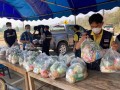 ร่วมกันบริจาคสิ่งของเพื่อไปช่วยเหลือผู้ได้รับผลกระทบจากสถานการณ์การแพร่ระบาดโรคโควิด-19 ... Image 5